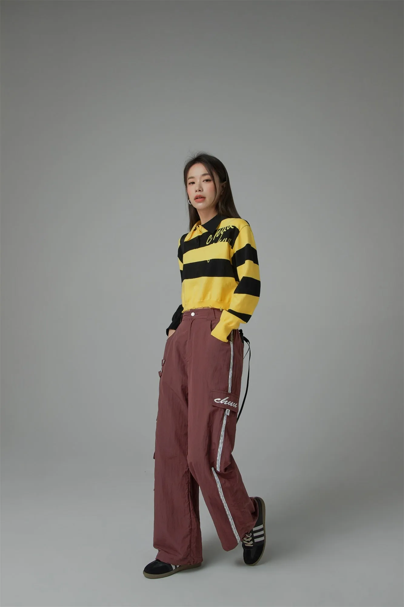 Chuu Lettering Color Cropped Knit Sweater