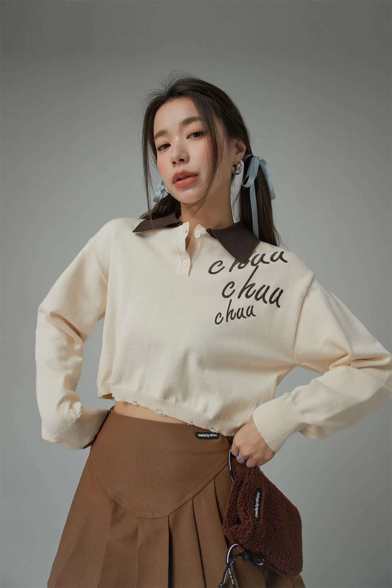 Chuu Lettering Color Cropped Knit Sweater