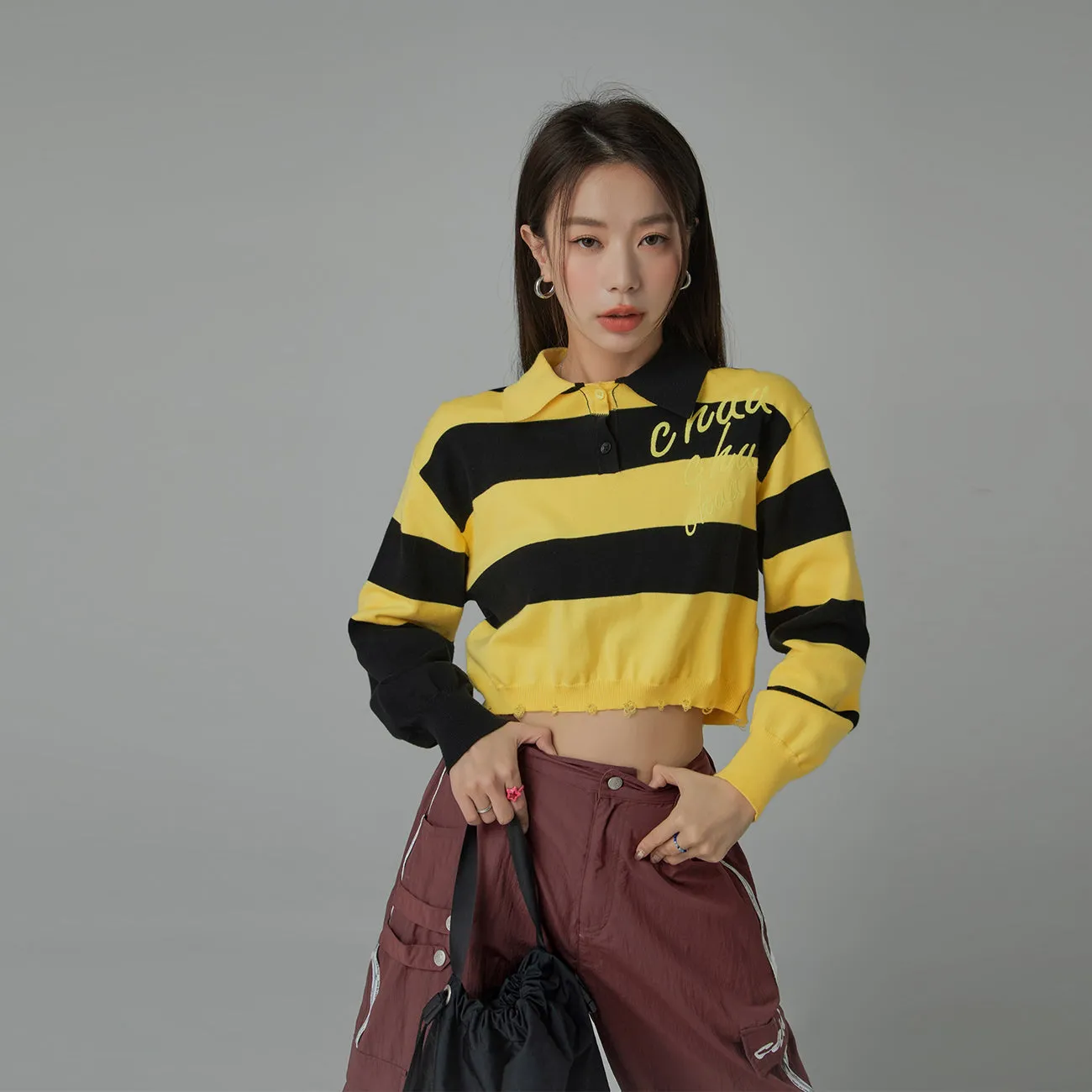 Chuu Lettering Color Cropped Knit Sweater