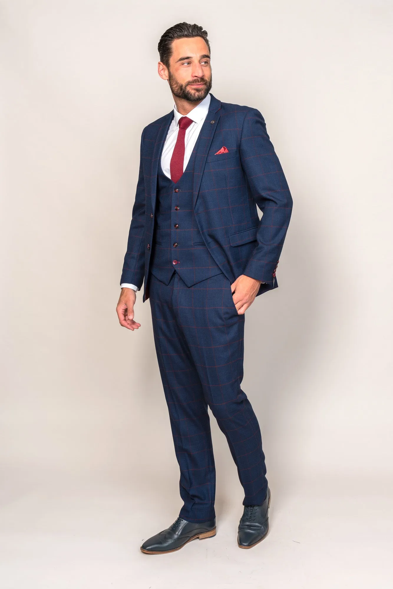 THE EVERTON COLLECTION | Vitalii Mykolenko in The EDINSON Navy Suit