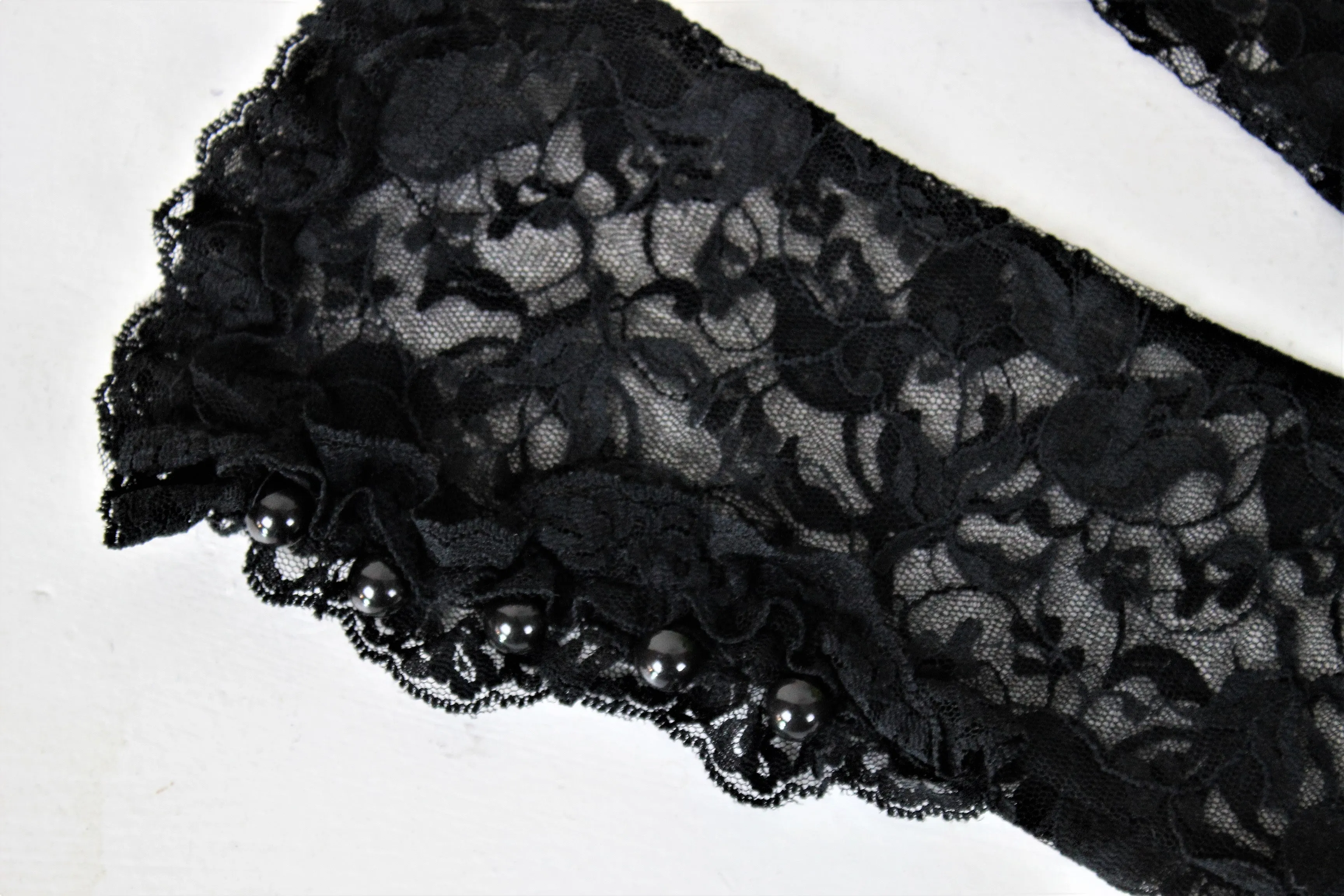 Vintage 1990s Black Lace Fingerless Gloves With Buttons and Bows